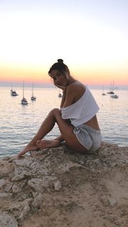 Valentina Fradegrada feet photo thumbnail