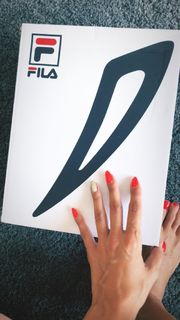 Valentina Fradegrada feet photo thumbnail