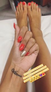 Valentina Fradegrada feet photo thumbnail