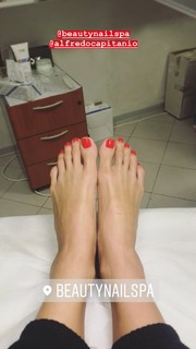 Valentina Fradegrada feet photo thumbnail