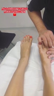 Valentina Fradegrada feet photo thumbnail