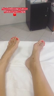 Valentina Fradegrada feet photo thumbnail