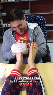 Valentina Fradegrada feet photo thumbnail