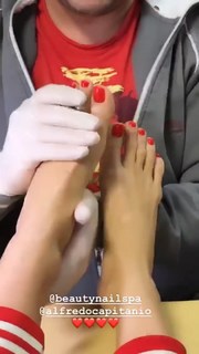 Valentina Fradegrada feet photo thumbnail