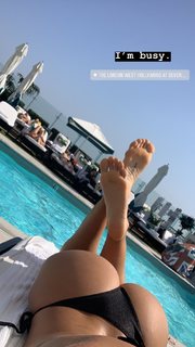 Valentina Fradegrada feet photo thumbnail
