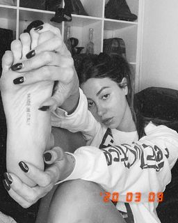 Valentina Fradegrada feet photo thumbnail