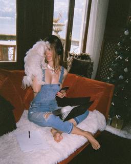 Valentina Fradegrada feet photo thumbnail