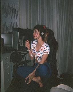 Valentina Fradegrada feet photo thumbnail