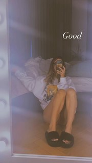 Valentina Fradegrada feet photo thumbnail