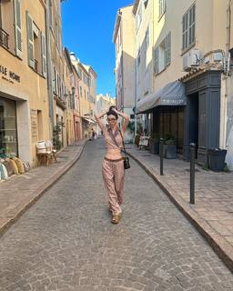 Valentina Fradegrada feet photo thumbnail