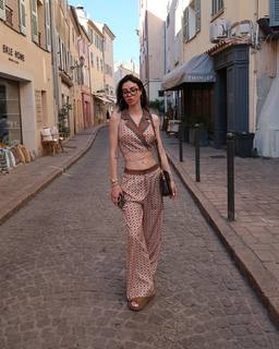 Valentina Fradegrada feet photo thumbnail