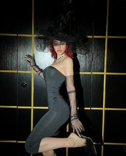 Valentina Fradegrada feet photo thumbnail