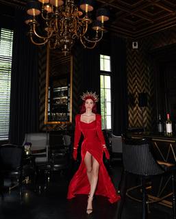 Valentina Fradegrada feet photo thumbnail