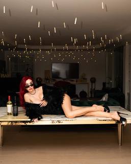 Valentina Fradegrada feet photo thumbnail