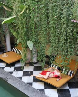 Valentina Fradegrada feet photo thumbnail