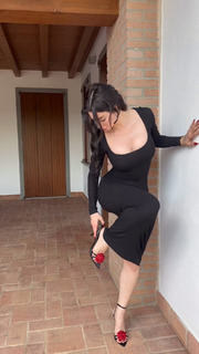 Valentina Fradegrada feet photo thumbnail