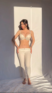 Valentina Fradegrada feet photo thumbnail