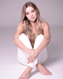 Valentina Gallego feet photo thumbnail