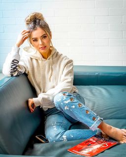Valentina Gallego feet photo thumbnail