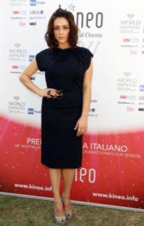 Valentina Lodovini feet photo thumbnail