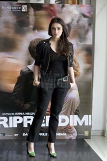 Valentina Lodovini feet photo thumbnail