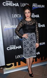 Valentina Lodovini feet photo thumbnail