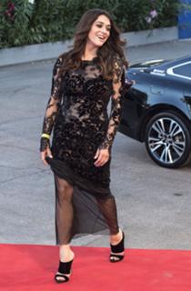 Valentina Lodovini feet photo thumbnail