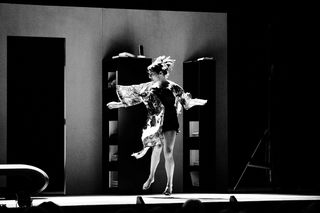 Valentina Lodovini feet photo thumbnail