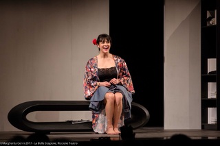 Valentina Lodovini feet photo thumbnail