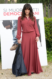 Valentina Lodovini feet photo thumbnail