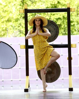 Valentina Lodovini feet photo thumbnail