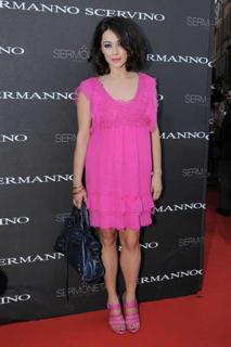 Valentina Lodovini feet photo thumbnail