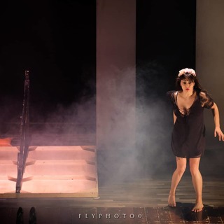 Valentina Lodovini feet photo thumbnail