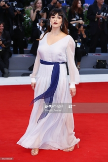 Valentina Lodovini feet photo thumbnail