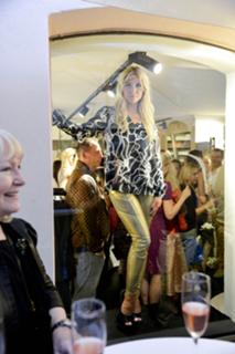 Valentina Pahde feet photo thumbnail