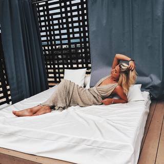 Valentina Pahde feet photo thumbnail