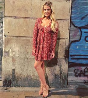 Valentina Pahde feet photo thumbnail