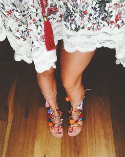 Valentina Pahde feet photo thumbnail