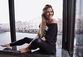 Valentina Pahde feet photo thumbnail