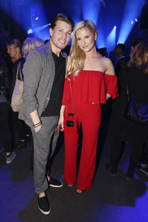 Valentina Pahde feet photo thumbnail