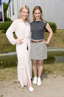 Valentina Pahde feet photo thumbnail