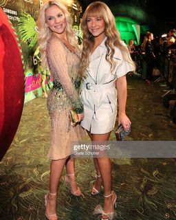 Valentina Pahde feet photo thumbnail