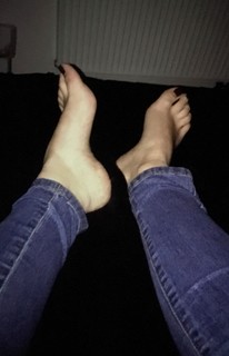 Valentina Pahde feet photo thumbnail