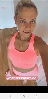 Valentina Pahde feet photo thumbnail