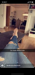 Valentina Pahde feet photo thumbnail