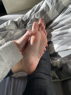 Valentina Pahde feet photo thumbnail