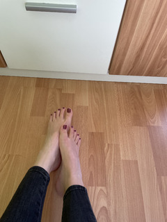 Valentina Pahde feet photo thumbnail