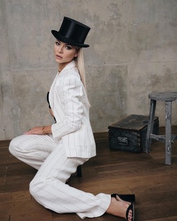 Valentina Pahde feet photo thumbnail