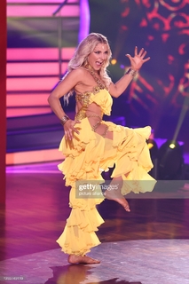 Valentina Pahde feet photo thumbnail