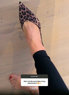 Valentina Pahde feet photo thumbnail